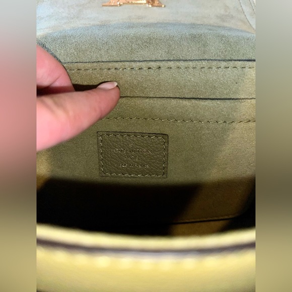 AUTHENTIC LOCKME TENDER LOUIS VUITTON BAG - Picture 6 of 13